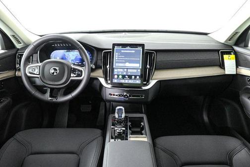 2025 Volvo XC90 B5 Core