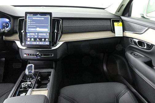 2025 Volvo XC90 B5 Core