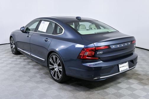 Denim Blue Metallic 2022 Volvo S90 B6 Inscription