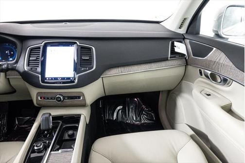 2024 Volvo XC90 B6 Core Bright Theme