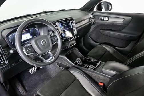 2021 Volvo XC40 T5 R-Design