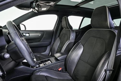 2021 Volvo XC40 T5 R-Design