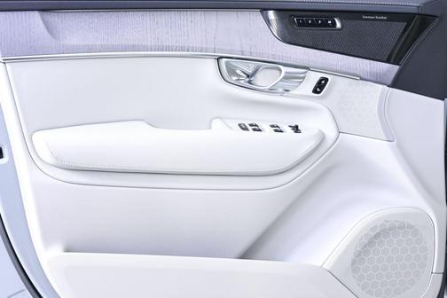 2026 Volvo XC90 Ultra, B6 AWD Gas (mild hybrid), Gasoline, Bright, 7 Seats