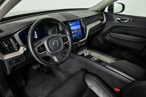 2022 Volvo XC60 B5 Inscription