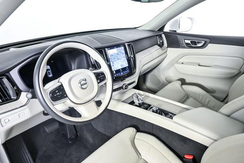 2022 Volvo XC60 B6 Inscription