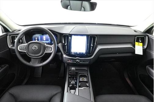 2025 Volvo XC60 B5 Core