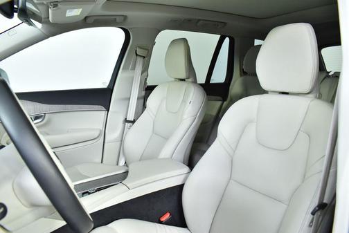 2024 Volvo XC90 B6 Plus Bright Theme 7-Seater