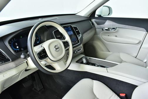 2024 Volvo XC90 B6 Plus Bright Theme 7-Seater