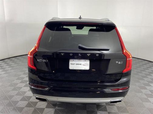 Photo 5 of 33 of 2020 Volvo XC90 T6 Momentum 7 Passenger