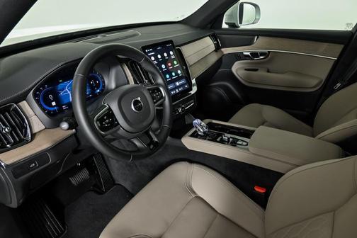2025 Volvo XC90 B6 Plus 7-Seater