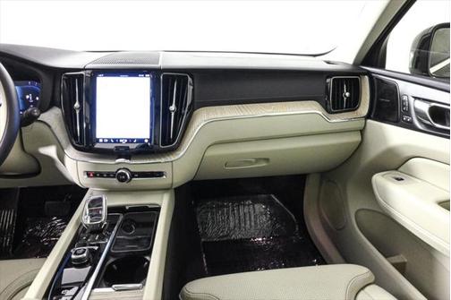2022 Volvo XC60 B5 Inscription