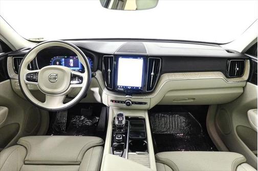 2022 Volvo XC60 B5 Inscription