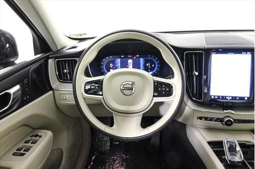 2022 Volvo XC60 B5 Inscription