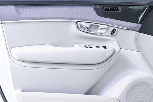 2026 Volvo XC90 Ultra, B6 AWD Gas (mild hybrid), Gasoline, Bright, 7 Seats