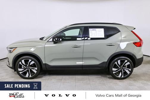 2024 Volvo XC40 B5 Plus Dark Theme