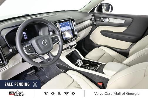 2024 Volvo XC40 B5 Plus Dark Theme