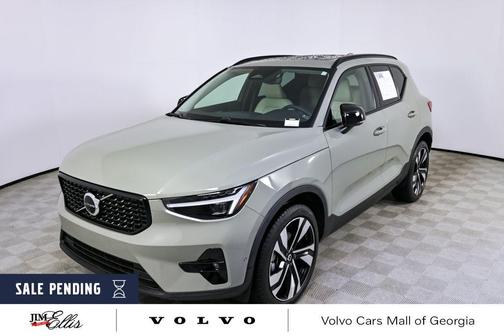 2024 Volvo XC40 B5 Plus Dark Theme