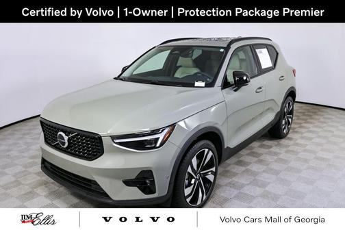 2024 Volvo XC40 B5 Plus Dark Theme