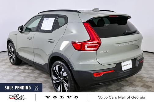 2024 Volvo XC40 B5 Plus Dark Theme