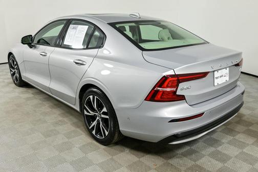 2025 Volvo S60 B5 Plus