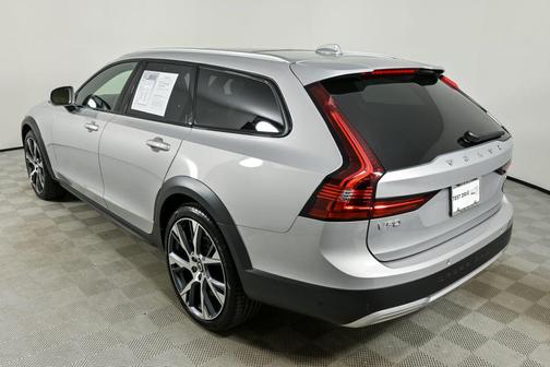 2025 Volvo V90 Cross Country B6 Ultra