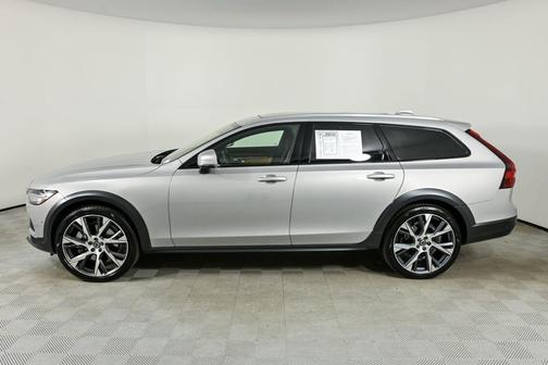 2025 Volvo V90 Cross Country B6 Ultra