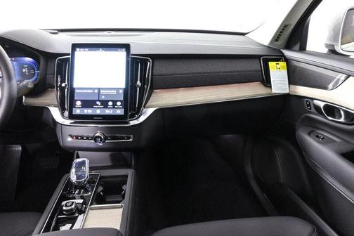 2025 Volvo XC90 Plug-In Hybrid T8 Plus 7-Seater
