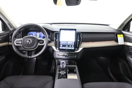 2025 Volvo XC90 Plug-In Hybrid T8 Plus 7-Seater
