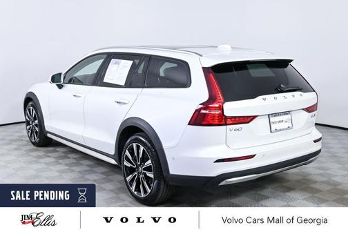 Crystal White Pearl 2025 Volvo V60 Cross Country Ultra, B5 AWD Gas (mild hybrid)