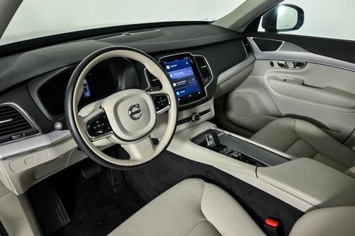 2024 Volvo XC90 B5 Core Bright Theme