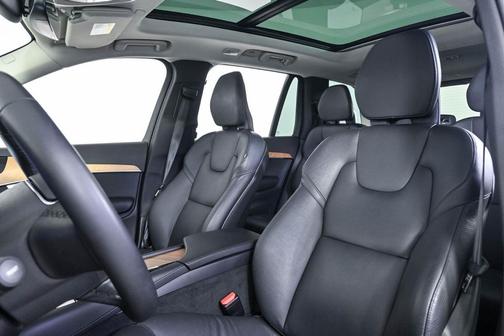 Onyx Black Metallic 2024 Volvo XC90 Recharge Plug-In Hybrid T8 Plus Bright Theme 7-Seater