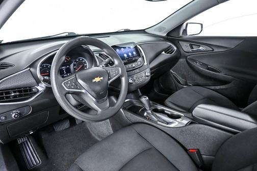 Silver Ice Metallic 2020 Chevrolet Malibu FWD LT
