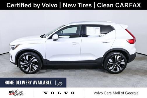 Crystal White Metallic 2024 Volvo XC40 B5 Ultimate Bright Theme