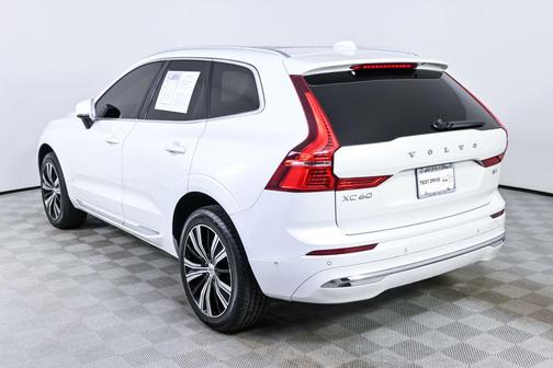 Crystal White Metallic 2023 Volvo XC60 B5 Ultimate Bright Theme