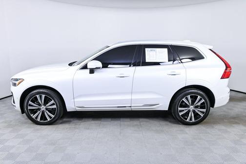 Crystal White Metallic 2023 Volvo XC60 B5 Ultimate Bright Theme