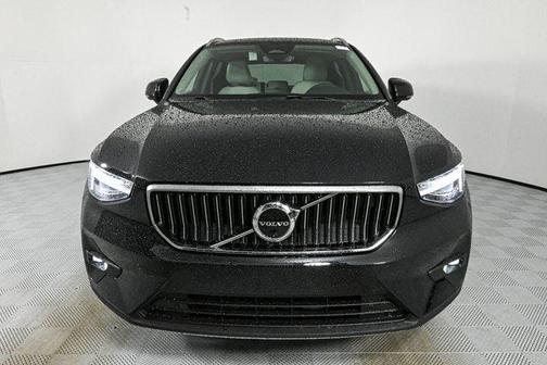 2025 Volvo XC40 B5 Ultra Bright Theme