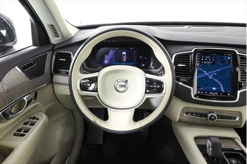 2024 Volvo XC90 B5 Plus Bright Theme