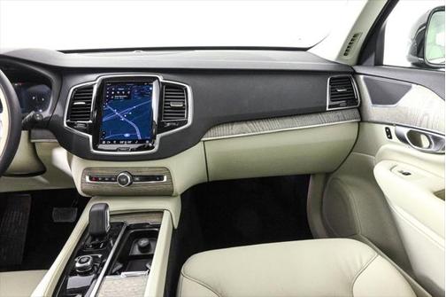 2024 Volvo XC90 B5 Plus Bright Theme