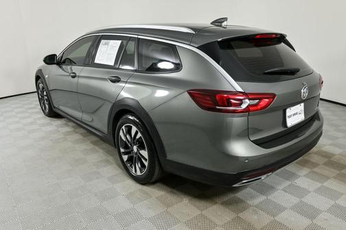 2018 Buick Regal TourX Essence