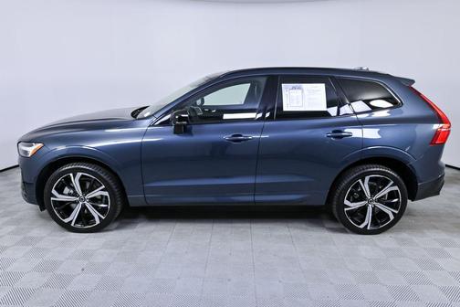 2023 Volvo XC60 B5 Ultimate Dark Theme