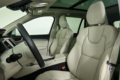 2024 Volvo XC90 B6 Plus Bright Theme 7-Seater