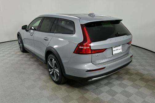 2026 Volvo V60 Cross Country B5 Plus
