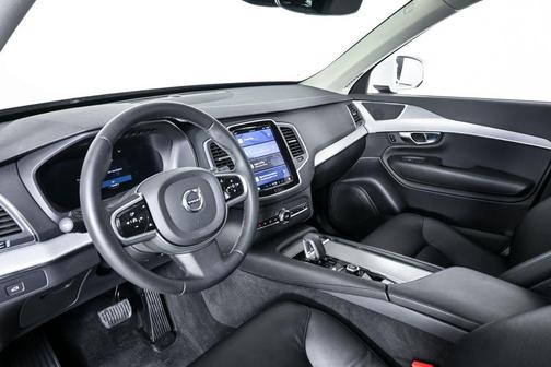 Crystal White Metallic 2023 Volvo XC90 B5 Core