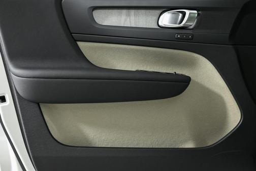 2026 Volvo XC40 B5 Plus