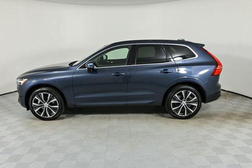 2022 Volvo XC60 B5 Momentum
