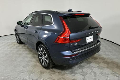 2022 Volvo XC60 B5 Momentum