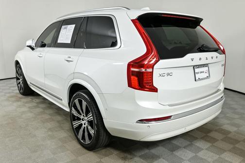2024 Volvo XC90 B6 Plus Bright Theme 7-Seater
