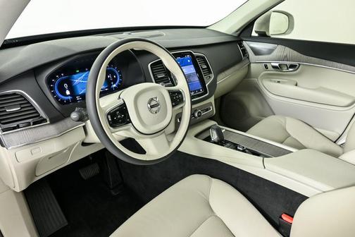 2024 Volvo XC90 B6 Plus Bright Theme 7-Seater