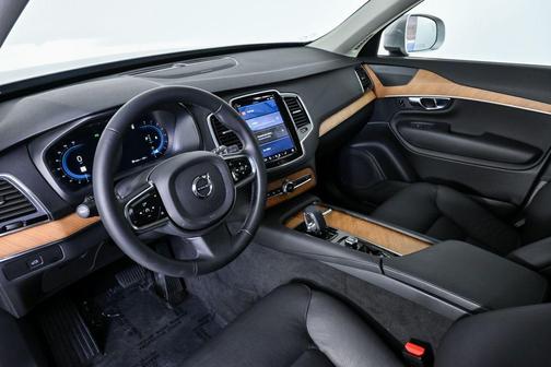 2024 Volvo XC90 B5 Plus Bright Theme