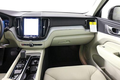 2025 Volvo XC60 B5 Plus